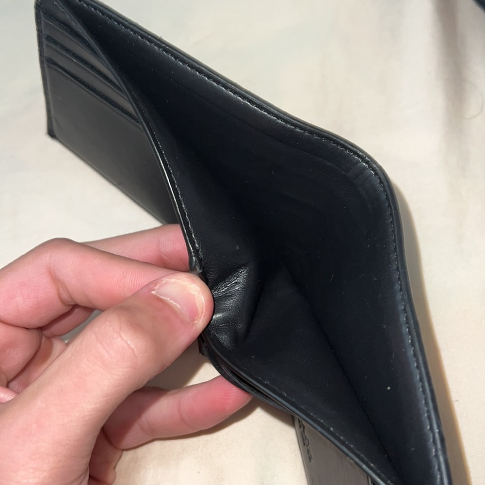 Coach wallet used but greta condition - Picture 4 of 4